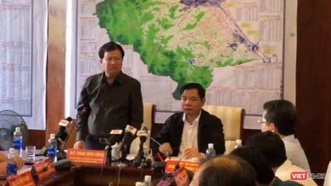 Phó thủ tướng Trịnh Đình Dũng tại Ban chỉ đạo tiền phương (Ảnh: Hồ Xuân Mai) Phó thủ tướng Trịnh Đình Dũng tại Ban chỉ đạo tiền phương (Ảnh: Hồ Xuân Mai)