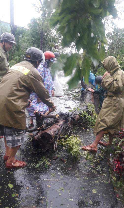 Ban chỉ huy Phòng chống thiên tai - Tìm kiếm cứu nạn tỉnh Phú Yên đi chống bão (Ảnh: Anh Ngọc) Ban chỉ huy Phòng chống thiên tai - Tìm kiếm cứu nạn tỉnh Phú Yên đi chống bão (Ảnh: Anh Ngọc)