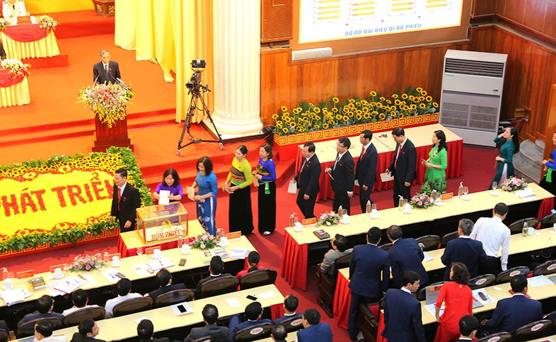 Các đại biểu bầu Ban chấp hành Đảng bộ tỉnh Thanh Hóa lần thứ XIX, nhiệm kỳ 2020-2025. Ảnh: Đ. Trung