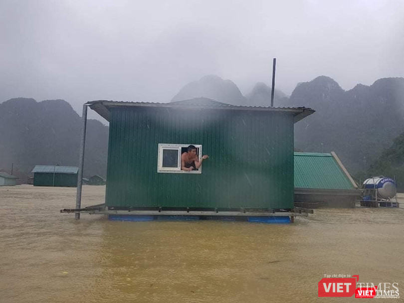 Nhà phao do Quỹ Nhà chống lũ xây dựng giúp bà con Tân Hoá (Quảng Bình) phát huy tác dụng trong mùa bão lũ (Ảnh: Quỹ Nhà chống lũ cung cấp) Nhà phao do Quỹ Nhà chống lũ xây dựng giúp bà con Tân Hoá (Quảng Bình) phát huy tác dụng trong mùa bão lũ (Ảnh: Quỹ Nhà chống lũ cung cấp)