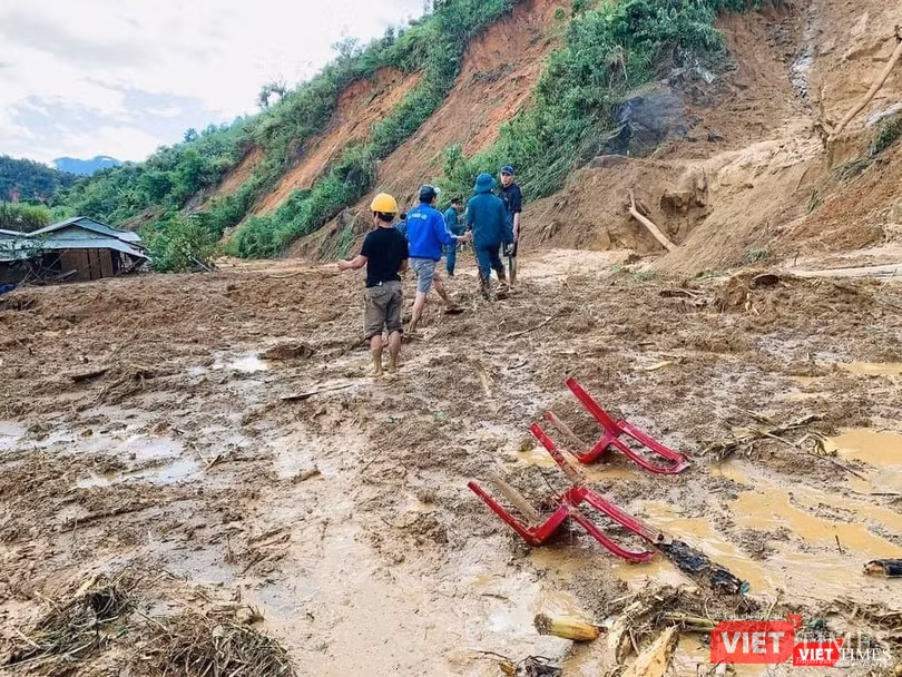 Điểm sạt lở Phước Sơn cũng cần cứu nạn khẩn cấp và rất khó tiếp cận địa bàn (Ảnh: QNO)