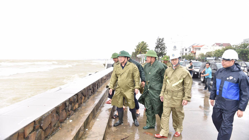 Phó Thủ tướng Trịnh Đình Dũng tại đường Nguyễn Tất Thành, TP. Đà Nẵng. (Ảnh:VGP/Nhật Bắc) Phó Thủ tướng Trịnh Đình Dũng tại đường Nguyễn Tất Thành, TP. Đà Nẵng. (Ảnh:VGP/Nhật Bắc)