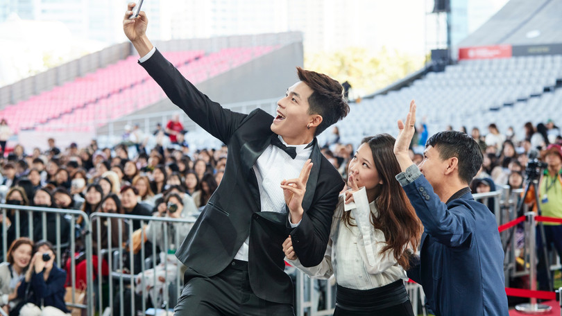 Quốc Anh cùng đoàn phim giao lưu, hút hồn fan Hàn tại LHP Busan 