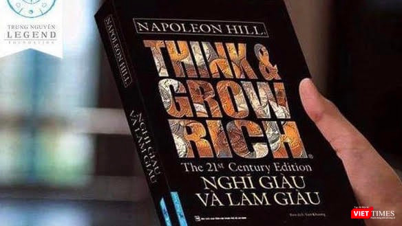 Bìa cuốn sách gây tranh cãi "Think and grow rich"