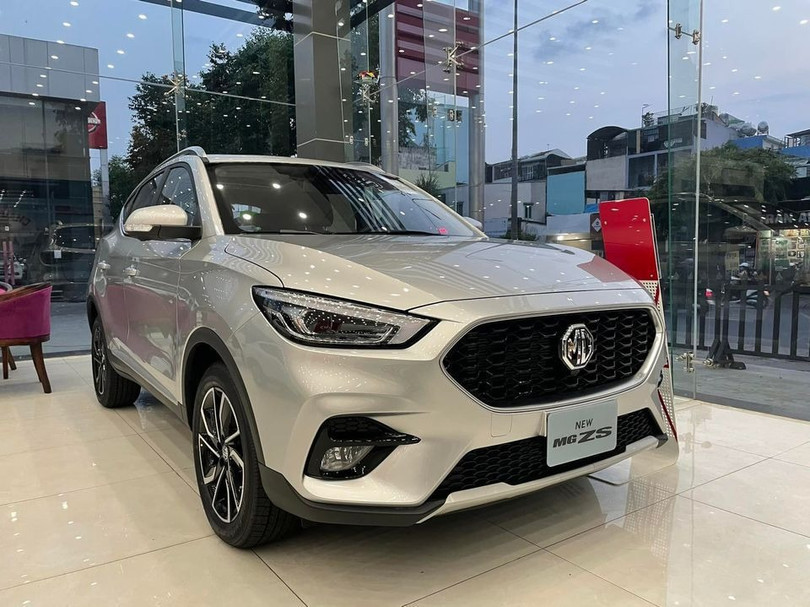 MG ZS 2024 bạc.jpeg