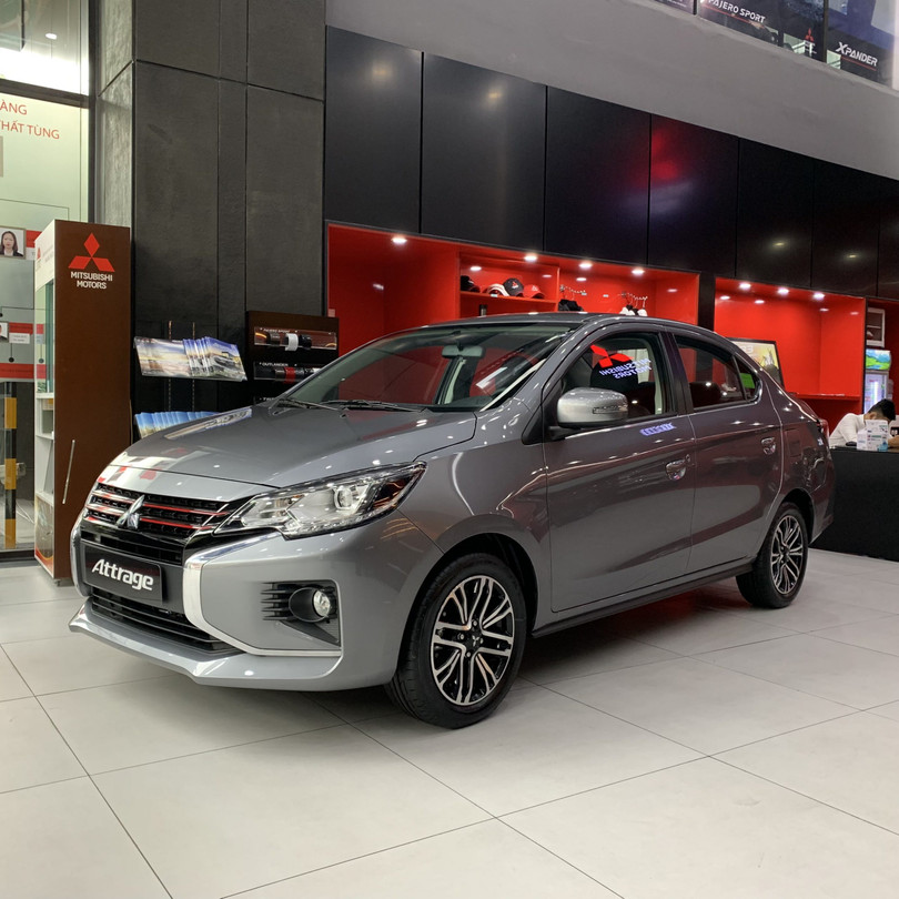 Mitsubishi Attrage MT màu xám được nhiều khách hàng mua với mục đích kinh doanh vận tải.