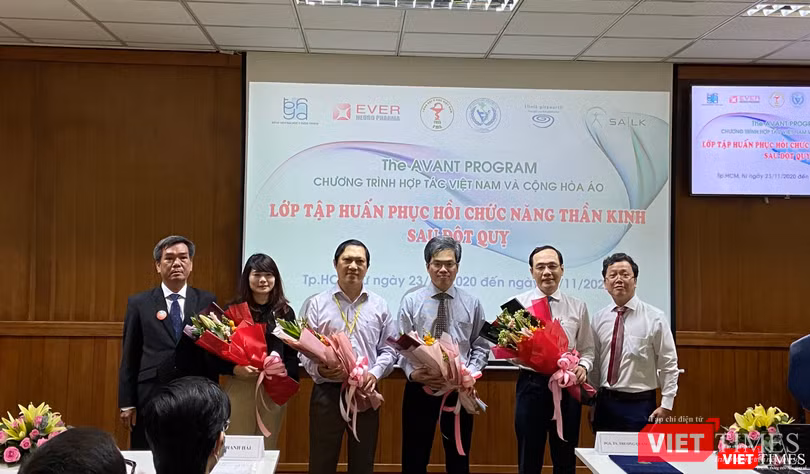 Lớp tập huấn phục hồi chức năng thần kinh sau đột quỵ tại Bệnh viện Đại Học Y Dược TP.HCM (Ảnh: Hải Linh) Lớp tập huấn phục hồi chức năng thần kinh sau đột quỵ tại Bệnh viện Đại Học Y Dược TP.HCM (Ảnh: Hải Linh)