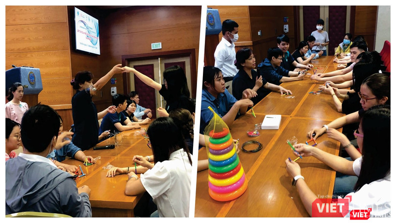 Ths. Lê Thị Hạ Quyên - Phó khoa Phục hồi Chức năng, BV Phục hồi chức năng - Điều trị bệnh nghề nghiệp TP.HCM - hướng dẫn thực hành hoạt động trị liệu cho bệnh nhân đột quỵ (Ảnh: Hải Linh)