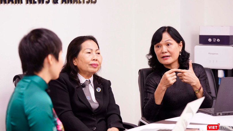 Nhà báo Hòa Bình (Tạp chí điện tử VietTimes), luật sư Trần Thị Ngọc Nữ và bác sĩ Nguyễn Lan Hải 