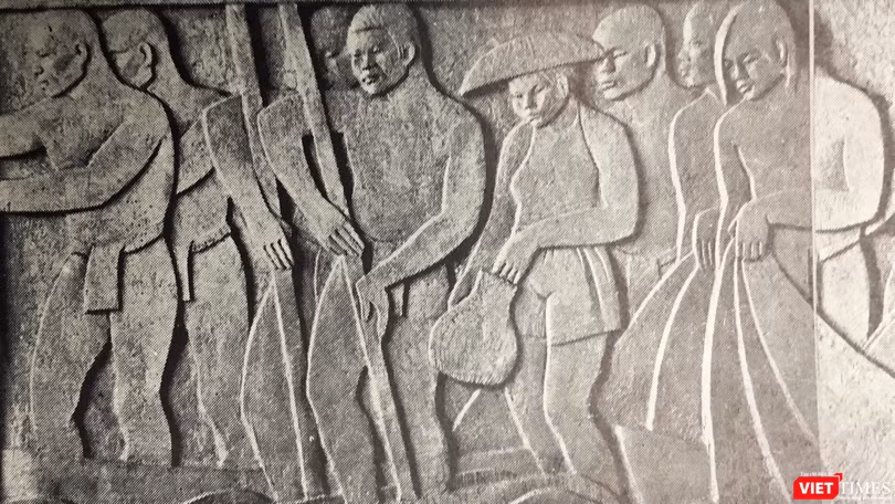 Bức phù điêu giá trị cần được "giải cứu" - Ảnh chụp gần bức phù điêu (lưu trữ IHNA)