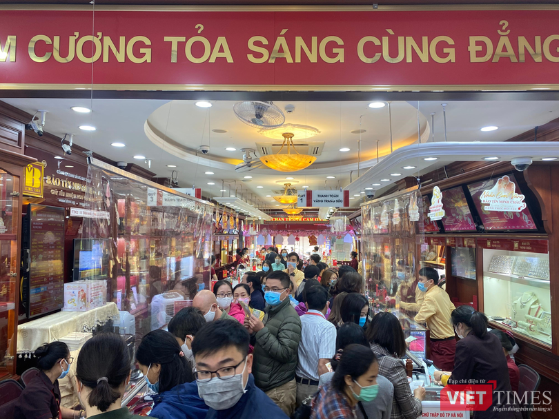 Toàn cảnh bên trong cửa hàng của Bảo Tín Minh Châu Toàn cảnh bên trong cửa hàng của Bảo Tín Minh Châu