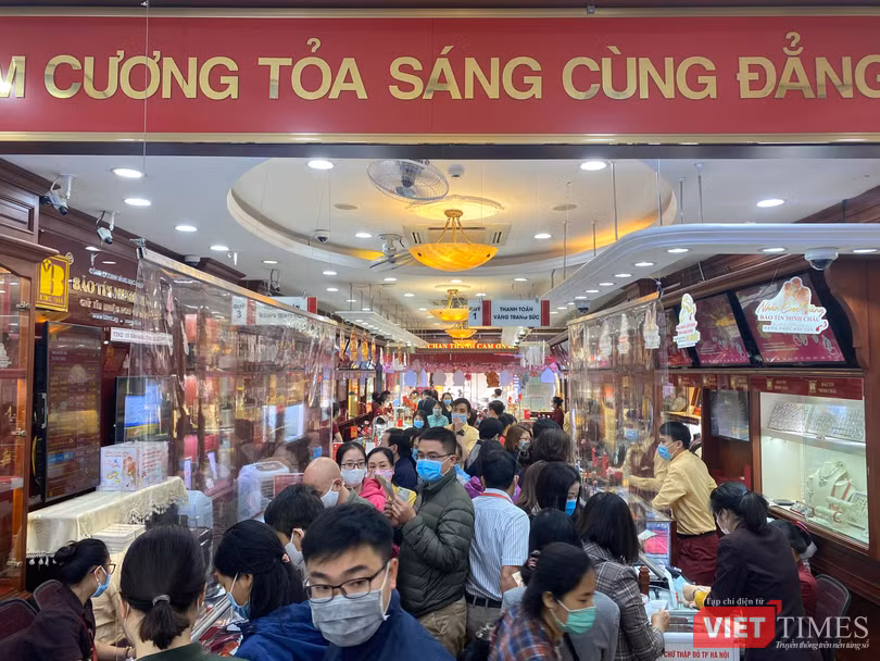 Toàn cảnh bên trong cửa hàng của Bảo Tín Minh Châu Toàn cảnh bên trong cửa hàng của Bảo Tín Minh Châu