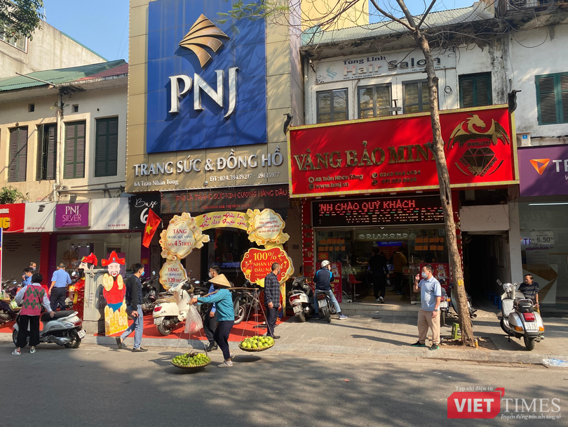 Không khí giao dịch cũng khá ảm đạm tại một cửa hàng của PNJ Không khí giao dịch cũng khá ảm đạm tại một cửa hàng của PNJ