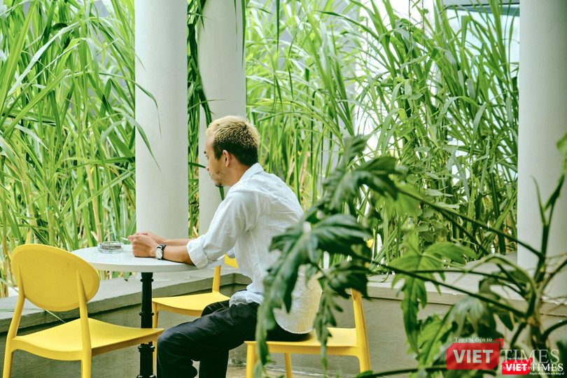 Khung cảnh làm việc chung xuất hiện những tác phẩm nghệ thuật