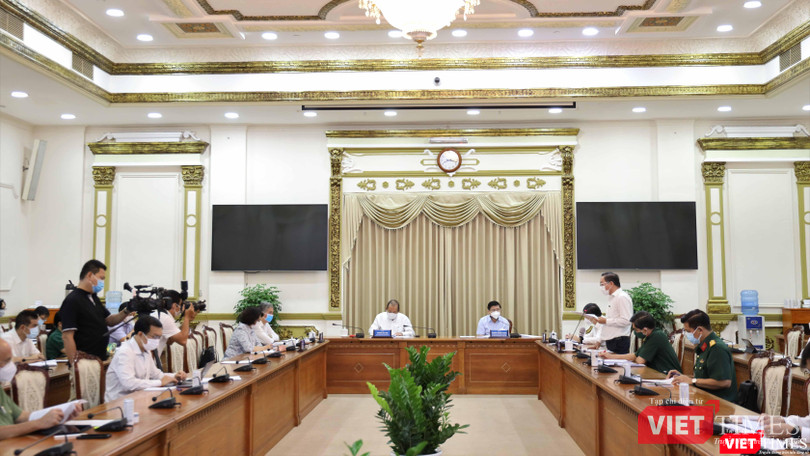 Phó Thủ tướng Trương Hoà Bình và Chủ tịch UBND TP.HCM Nguyễn Thành Phong tại cuộc họp sáng 14/6 - Ảnh: Huyền Mai