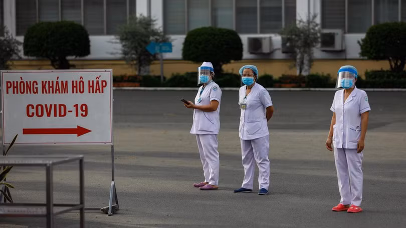 BV Bệnh Nhiệt đới TP.HCM đã được cách ly - Ảnh: Hữu Khoa