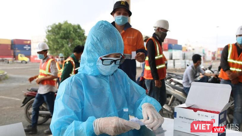 Lấy mẫu xét nghiệm ở TP Thủ Đức (Văn Tùng – Trung tâm Y tế TP Thủ Đức)