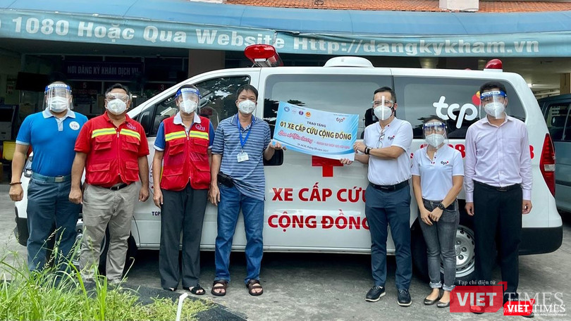 "Xe cấp cứu cộng đồng" trị giá hơn 810 triệu đồng với đầy đủ các trang thiết bị phục vụ cấp cứu theo quy định của ngành y tế tặng Bệnh viện Quận 11
