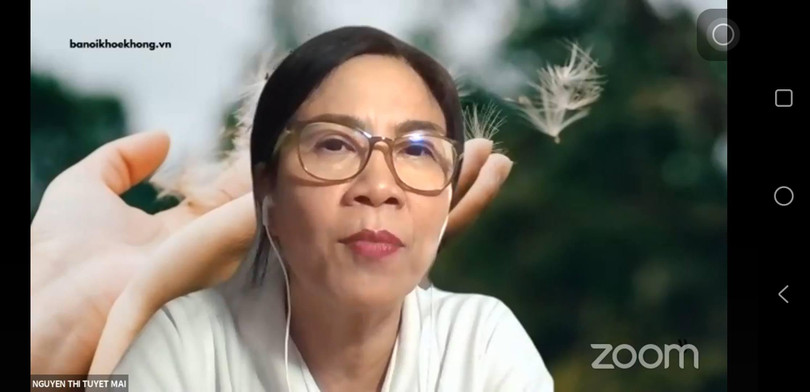 Bác sĩ Nguyễn Thị Tuyết Mai hướng dẫn các F0 cách ly tại nhà kiểm soát sự bình tâm. Ảnh: Hoà Bình chụp màn hình giao lưu