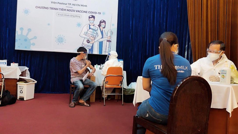 TP.HCM tiếp tục đẩy nhanh tiến độ tiêm vaccine cho các nhóm đối tượng khác nhau. Ảnh: Hoà Bình TP.HCM tiếp tục đẩy nhanh tiến độ tiêm vaccine cho các nhóm đối tượng khác nhau. Ảnh: Hoà Bình