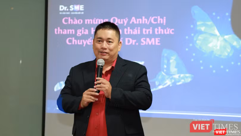 Ông Vũ Tuấn Anh cho biết chương trình kiến tạo hệ sinh thái tri thức chuyển đổi số (Ảnh: HB)