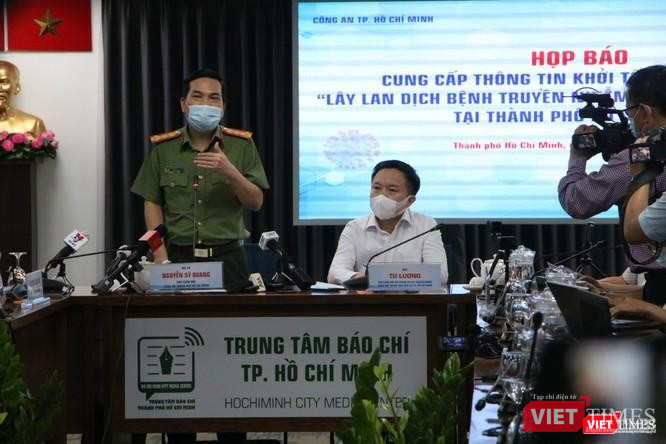 Tại cuộc họp báo cách đây hơn một tháng, Đại tá Nguyễn Sỹ Quang cho biết có thể khởi tố bị can làm lây nhiễm dịch bệnh COVID-19 (Ảnh: Hải Linh)