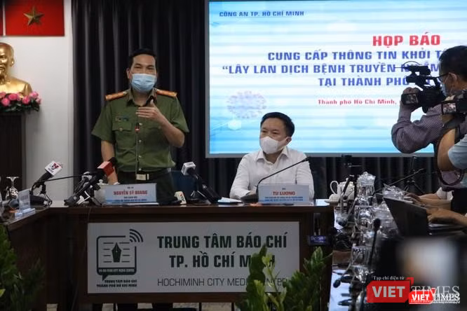 Tại cuộc họp báo cách đây hơn một tháng, Đại tá Nguyễn Sỹ Quang cho biết có thể khởi tố bị can làm lây nhiễm dịch bệnh COVID-19 (Ảnh: Hải Linh)