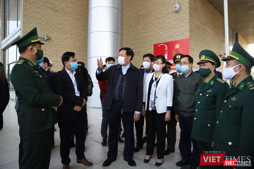 Đoàn kiểm tra làm việc tại các cửa khẩu của tỉnh Lào Cai (Ảnh: BYT) Đoàn kiểm tra làm việc tại các cửa khẩu của tỉnh Lào Cai (Ảnh: BYT)