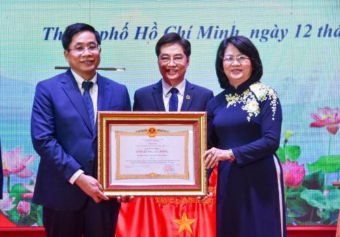 Phó Chủ tịch nước Đặng Thị Ngọc Thịnh trao danh hiệu Anh hùng lao động thời kỳ đổi mới cho tập thể Trường Đại học Y Dược TPHCM Phó Chủ tịch nước Đặng Thị Ngọc Thịnh trao danh hiệu Anh hùng lao động thời kỳ đổi mới cho tập thể Trường Đại học Y Dược TPHCM