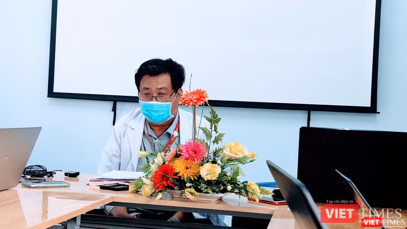 Bác sĩ Đinh Tấn Phương cho biết, rất hiếm có trường hợp bệnh lý dẫn tới ca đột tử tương tự như bệnh nhi này (Ảnh: Hoà Bình)