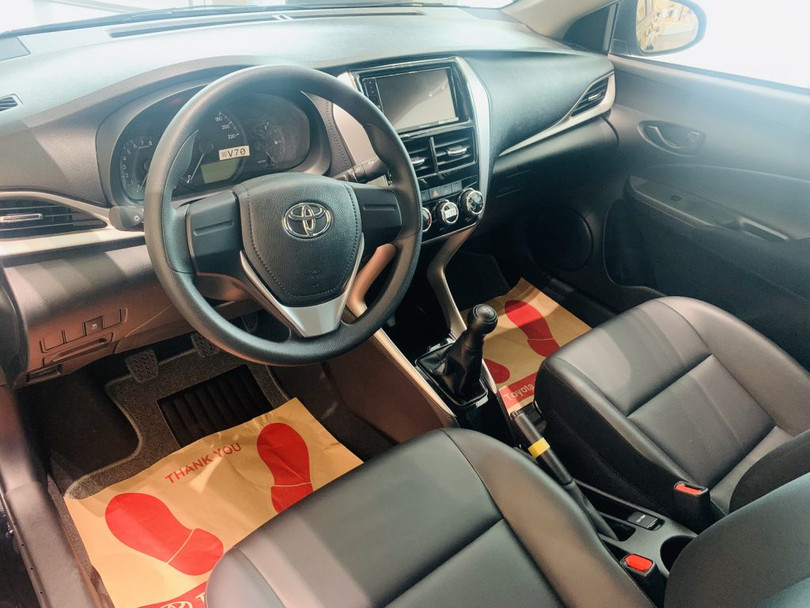 Toàn bộ ghế của Vios E MT 2024 đều đã được bọc da màu đen.