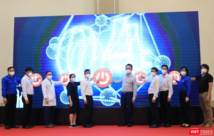 Chung tay cùng các vùng dịch vượt qua làn sóng dữ dội của COVID-19