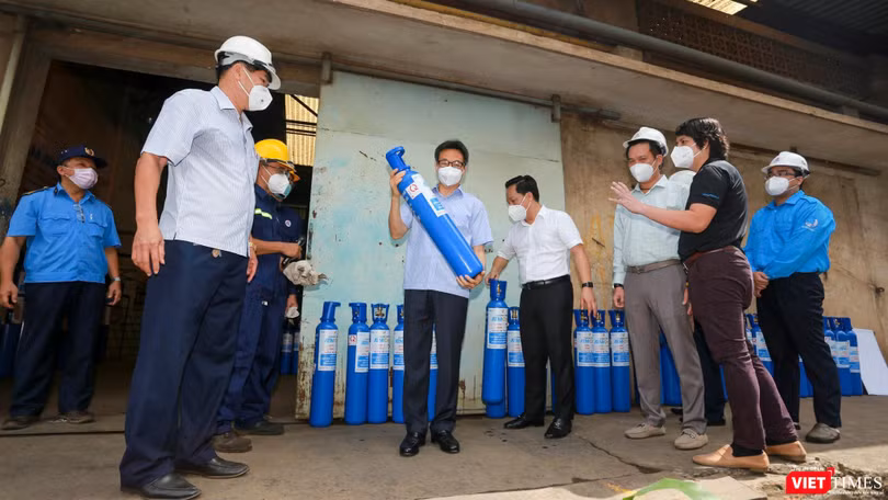 Hôm nay, Phó Thủ tướng Vũ Đức Đam đến thăm và khai trương trạm bơm ôxy Thủ Đức, tiếp sức cho ATM Ô xy chống dịch của TP.HCM