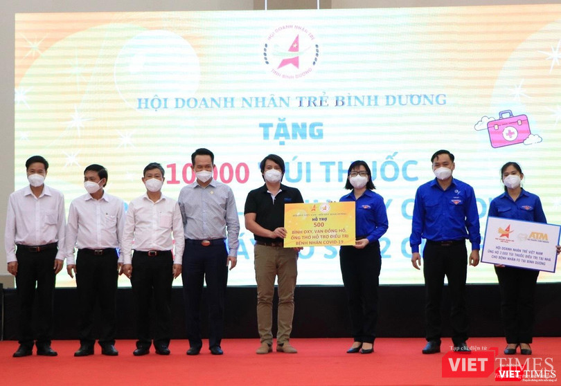 Hội Doanh nhân trẻ tặng 10.000 túi thuốc và vật tư y tế tới Bình Dương