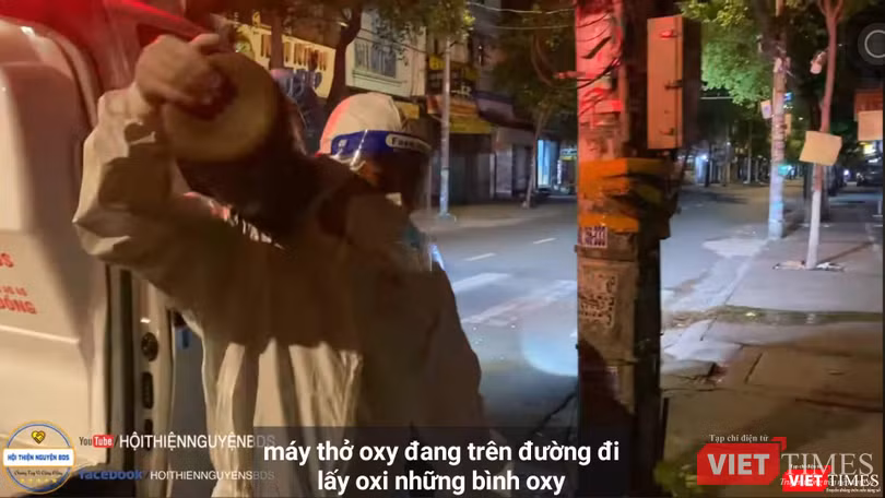 Luôn sẵn sàng vác bình ô xy trên vai lội bộ tới từng ngõ ngách, hẻm nhỏ