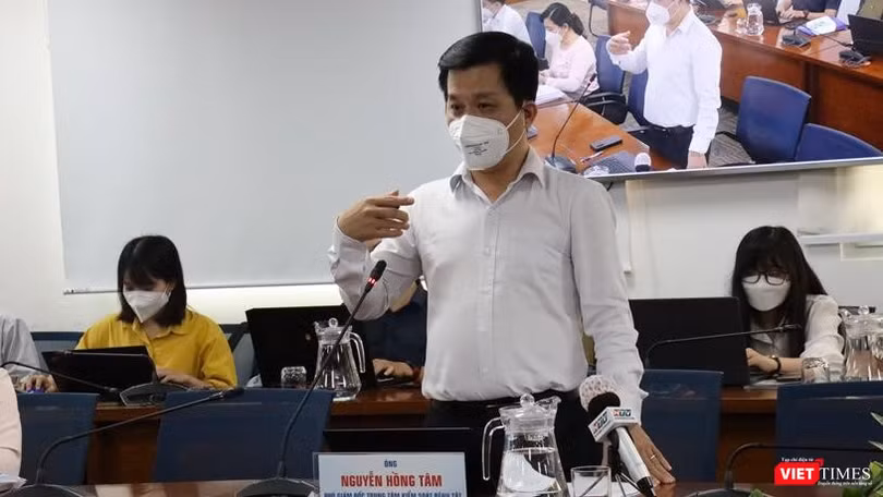 Phó Giám đốc Trung tâm Kiểm soát Bệnh tật TP.HCM Nguyễn Hồng Tâm thông tin về ca thứ 6 nhiễm biến chủng Omicron. Ảnh: Thiện Hợp 