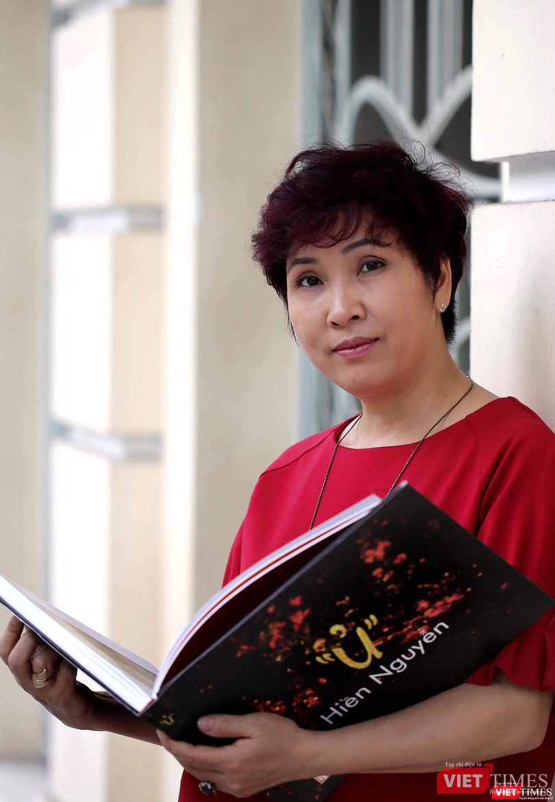 Hoạ sĩ Hiền Nguyễn gắn bó với chất liệu sơn mài trên hành trình dài Hoạ sĩ Hiền Nguyễn gắn bó với chất liệu sơn mài trên hành trình dài