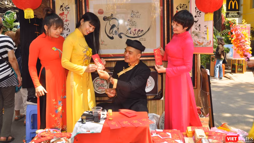 Đường sách rộn rã kín lịch hoạt động những ngày xuân 