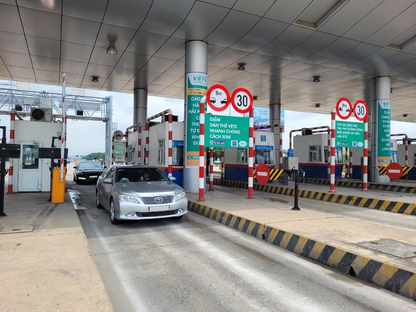 VETC ứng dụng công nghệ RFID tiên tiến nhất thế giới, sử dụng sóng radio để nhận diện tự động xe cơ giới với tỷ lệ chính xác gần 100% VETC ứng dụng công nghệ RFID tiên tiến nhất thế giới, sử dụng sóng radio để nhận diện tự động xe cơ giới với tỷ lệ chính xác gần 100%