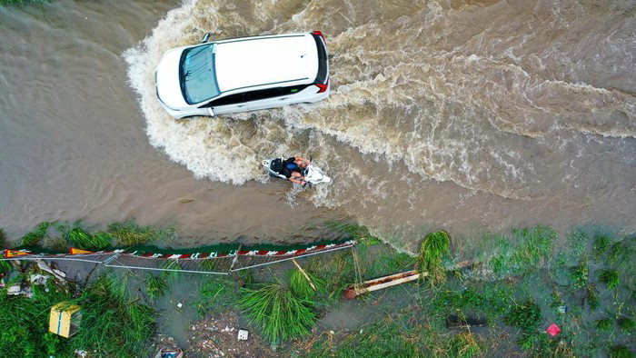 Đường Lương Định Của, quận 2 ngập nặng vì triều cường - Ảnh: Quỳnh Danh