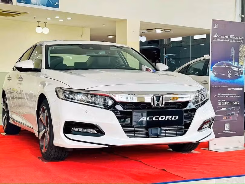 honda accord trắng 2024.jpeg