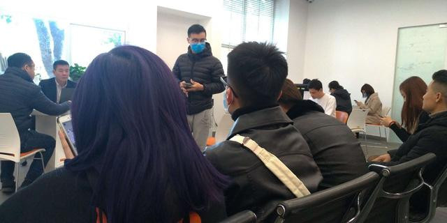 "Xếp hàng" chờ mở tài khoản