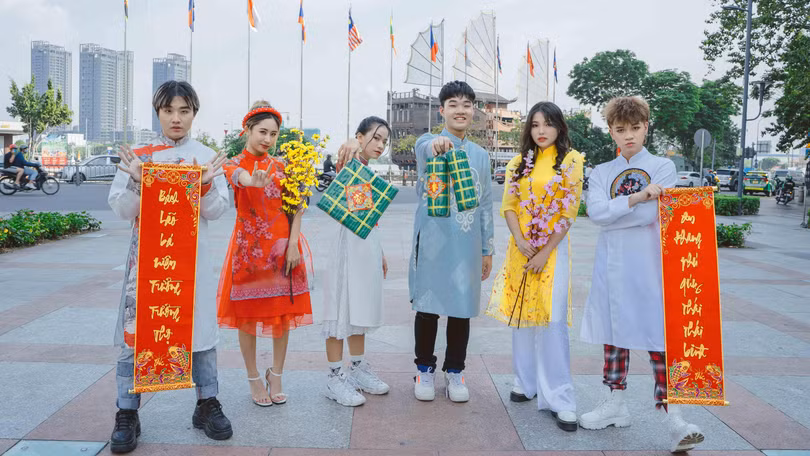 Các nghệ sĩ trẻ góp mặt trong MV Tết Các nghệ sĩ trẻ góp mặt trong MV Tết