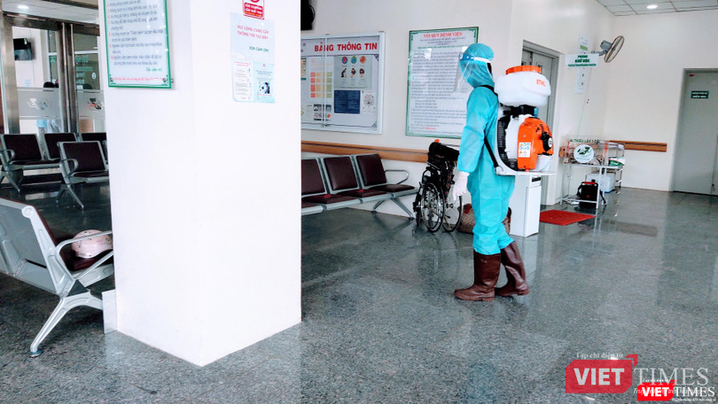 Bệnh viện Quân y 175 khử khuẩn nhiều khu vực (Ảnh: Hoà Bình)