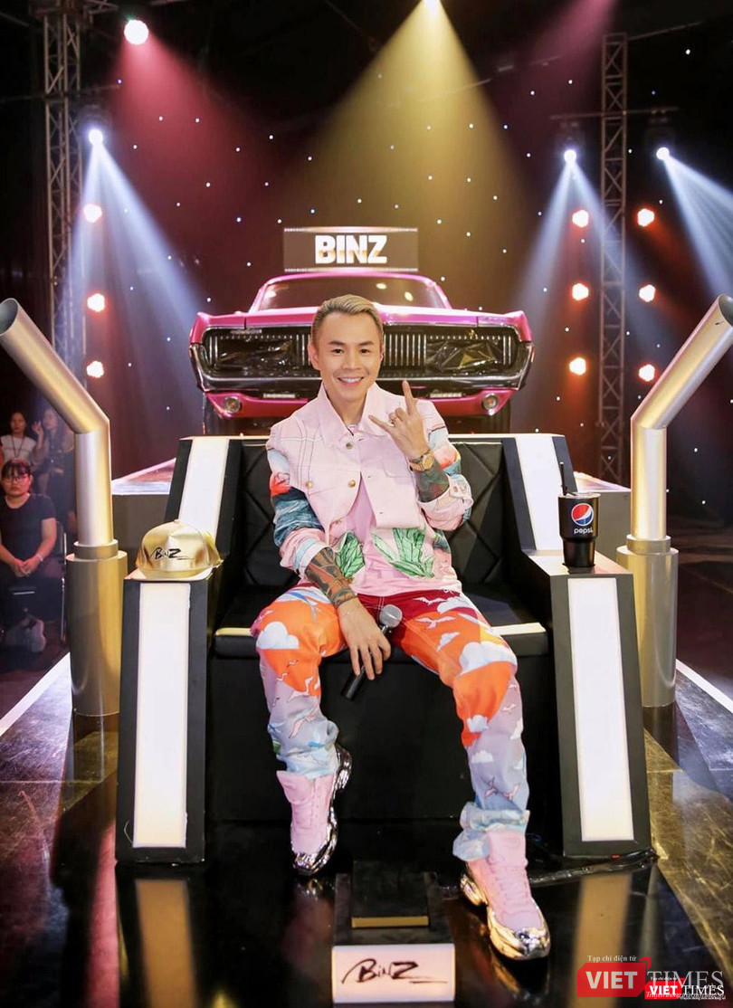 Huấn luyện viên Binz (Lê Nguyễn Trung Đan) người sở hữu những bản hit lên tới hàng trăm triệu lượt view tren YouTube