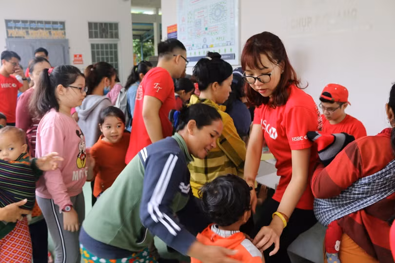 Khám sàng lọc cho trẻ em tại Ninh Sơn. (Ảnh: VCF)