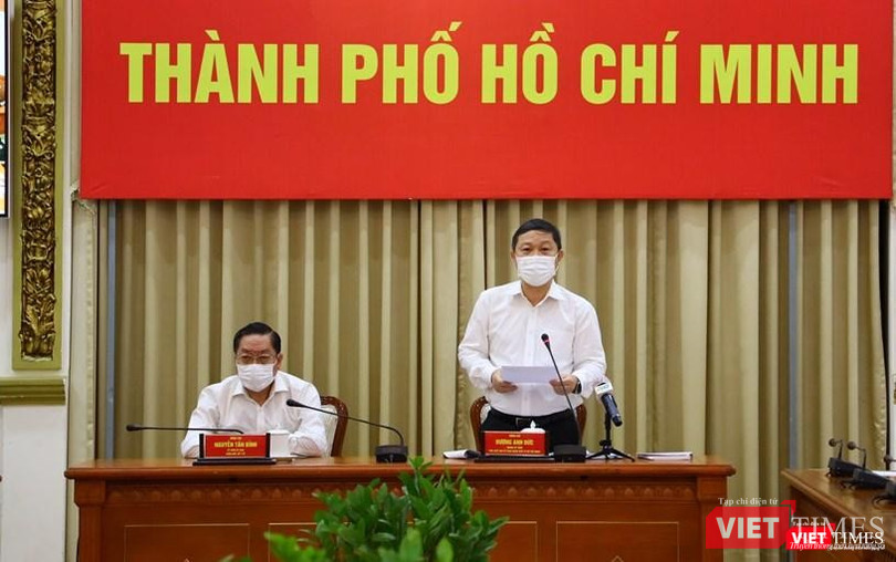 Phó Chủ tịch UBND TP.HCM Dương Anh Đức và giám đốc Sở Y tế Nguyễn Tấn Bỉnh tại cuộc họp, báo cáo với Thủ tướng Nguyễn Xuân Phúc công tác phòng chống dịch của TP.HCM. Ảnh: Huyền Mai Phó Chủ tịch UBND TP.HCM Dương Anh Đức và giám đốc Sở Y tế Nguyễn Tấn Bỉnh tại cuộc họp, báo cáo với Thủ tướng Nguyễn Xuân Phúc công tác phòng chống dịch của TP.HCM. Ảnh: Huyền Mai