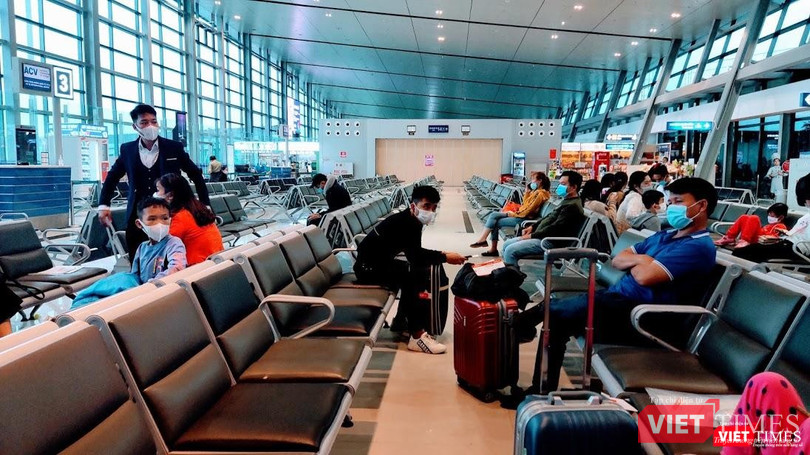 Người di chuyển từ nhiều địa phương đến TP.HCM buộc phải cách ly (Ảnh: Hòa Bình) Người di chuyển từ nhiều địa phương đến TP.HCM buộc phải cách ly (Ảnh: Hòa Bình)