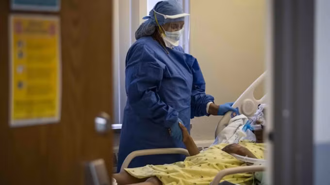 Dù chi phí dăm tỷ, mục tiêu quan trọng nhất là cứu người, sáng nay, thông tin mới nhất là đã tìm thấy 1 người thân của bệnh nhân 91 (Ảnh: AP) 