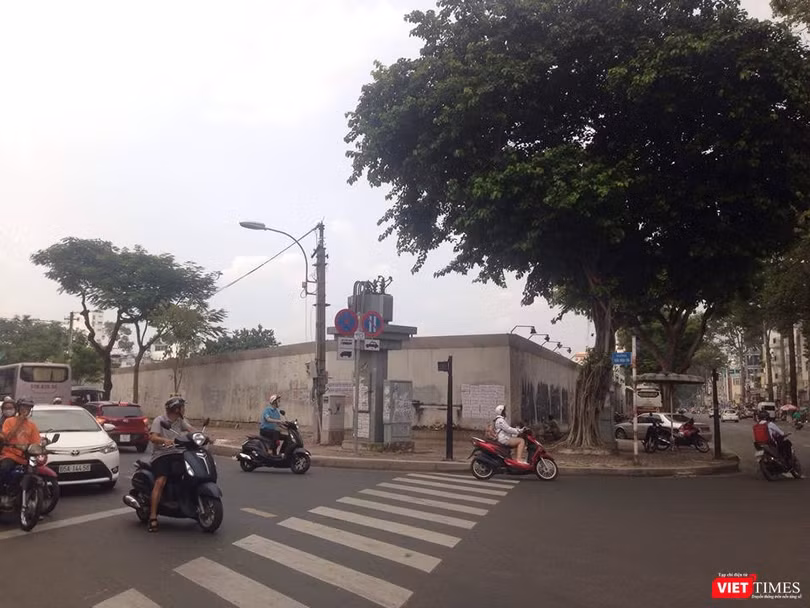3,1 ha đất VinaSquare sở hữu vị trí đắc địa, trổ ra 3 mặt tiền tại quận trung tâm Tp. HCM. (Ảnh: V. Tuấn) 3,1 ha đất VinaSquare sở hữu vị trí đắc địa, trổ ra 3 mặt tiền tại quận trung tâm Tp. HCM. (Ảnh: V. Tuấn)